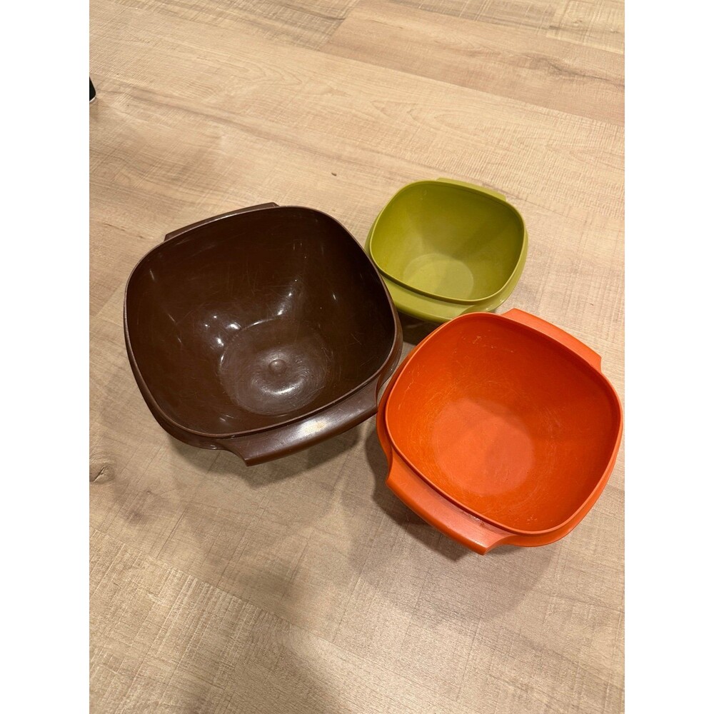 Vintage Tupperware Servalier Nesting Bowls